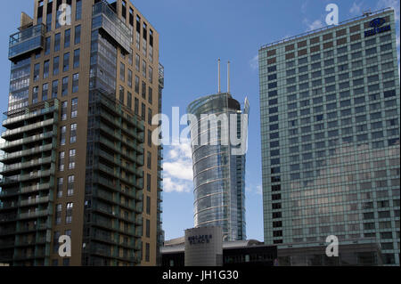 85 metro grattacielo residenziale Platinum Towers, 220 metro Neomodern Guglia di Varsavia grattacielo di office è il secondo edificio più alto di Varsavia e il s Foto Stock