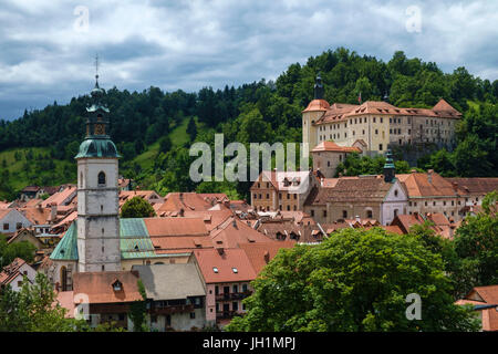 Skofja Loka è uno di Slovenia città medievali meglio conservate. Foto Stock