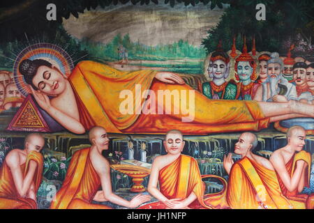 Raffigurazione della morte del Buddha e entrata nel nirvana. Cambogia. Foto Stock