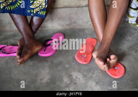Donne e flip-flop. Lomé. Il Togo. Foto Stock