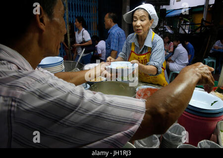 Bangkok street food stallo. Thailandia. Foto Stock