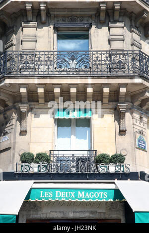 Les Deux Magots. La brasserie di Parigi. La Francia. Foto Stock