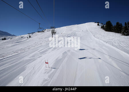 Sulle Alpi francesi. Seggiovia. La Francia. Foto Stock