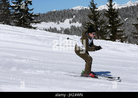 Thierry FrŽmont faisant du ski dans les Alpes. La Francia. Foto Stock