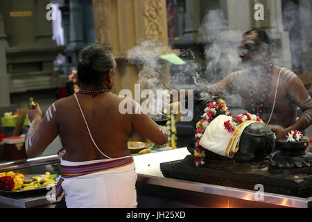 Sri Thendayuthapani tempio indù (Chettiars' tempio). Signore Nandi. Singapore. Foto Stock