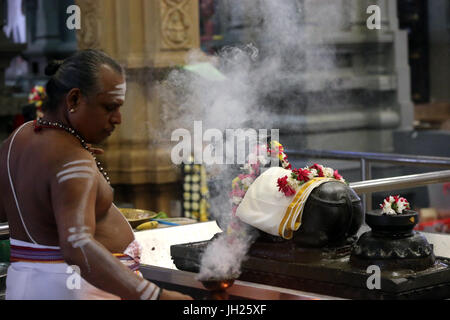 Sri Thendayuthapani tempio indù (Chettiars' tempio). Signore Nandi. Singapore. Foto Stock