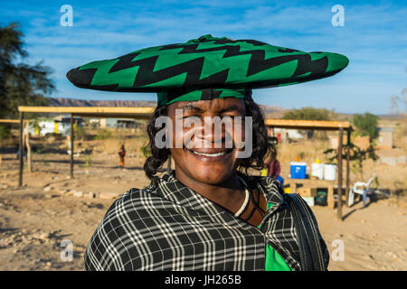 Herero donna, Ovapu, Kaokoland, Namibia, Africa Foto Stock