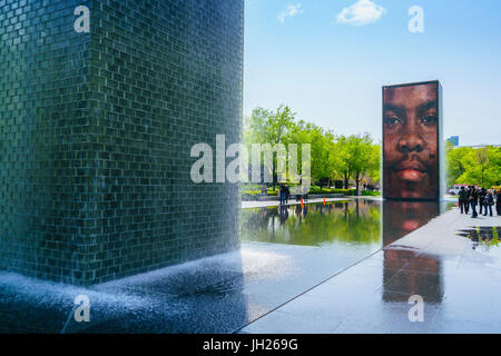 Fontana di corona in Millennium Park di Chicago, Illinois, Stati Uniti d'America, America del Nord Foto Stock