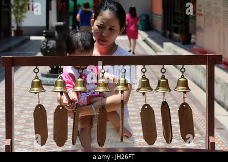 Thian Hock Keng Temple. Desiderosi di campane. Singapore. Foto Stock