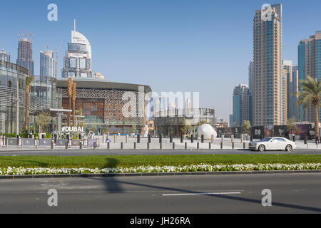 L'Opera House nel centro cittadino di Dubai, Emirati Arabi Uniti, Medio Oriente Foto Stock