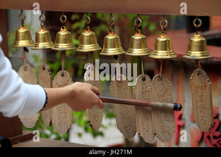 Thian Hock Keng Temple. Desiderosi di campane. Singapore. Foto Stock