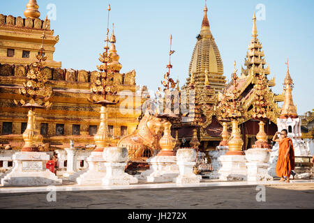 La Pagoda Shwezigon, Nyaung-U, vicino a Bagan (pagano), Mandalay Regione, Myanmar (Birmania), Asia Foto Stock