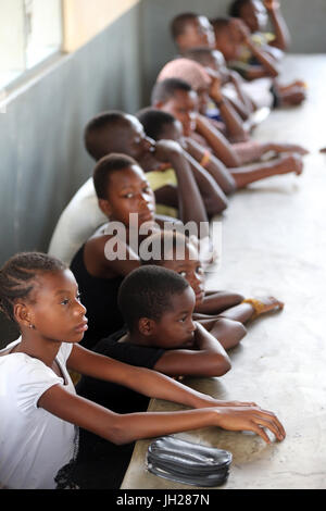 La scuola primaria in Africa. Lomé. Il Togo. Foto Stock