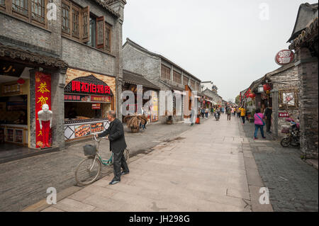 Antica strada, Yangzhou, provincia dello Jiangsu, Cina e Asia Foto Stock