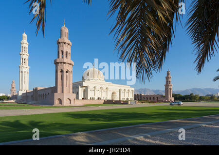 Vista di Sultan Qaboos Grande Moschea, Muscat Oman, Medio Oriente Foto Stock
