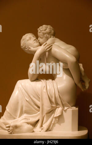 Il Victoria and Albert Museum. Edward Hodges Baily. Affetto materno. 1837. Il marmo. Regno Unito. Foto Stock