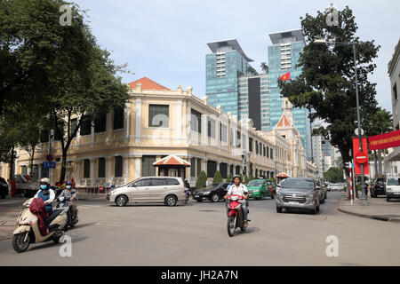 Ho Chi Minh city. Pasteur street e Vincom Center shopping mall. Il Vietnam. Foto Stock