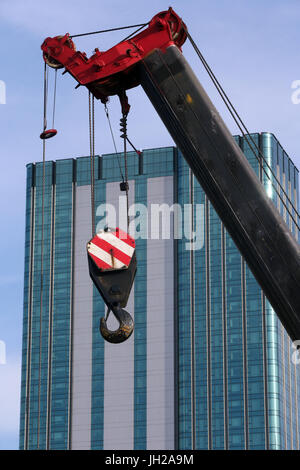 Sito in costruzione nella città di Ho Chi Minh. La gru. Il Vietnam. Foto Stock