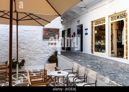 Strada principale nel villaggio di Chora di Skyros Island, Grecia. Foto Stock