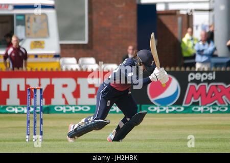 Derby, Inghilterra, 12 luglio 2017. Tammy Beaumont batting per Inghilterra contro la Nuova Zelanda in ICC Donne del campionato del mondo al County Ground Derby. Credito: Colin Edwards/Alamy Live News. Foto Stock