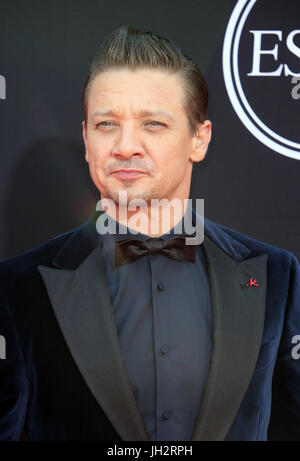 Los Angeles, Ca, Stati Uniti d'America. 12 Luglio, 2017. Jeremy Renner alla XXV ESPYS presso il Microsoft Theatre di Los Angeles, la California il 12 luglio 2017. Credito: Faye Sadou/media/punzone Alamy Live News Foto Stock