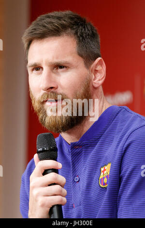 Tokyo, Giappone. 13 Luglio, 2017. FC Barcelona player Lionel Messi parla durante un evento stampa a Rakuten Crimson House sede a Setagaya il 13 luglio 2017, Tokyo, Giappone. Le stelle di Barcellona ha visitato la sede di Tokyo di Rakuten, FC Barcellona il nuovo main partner globale. Credito: Aflo Co. Ltd./Alamy Live News Foto Stock