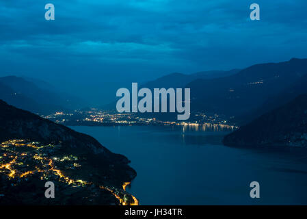 Luna piena sul Lago d'Iseo, Italia Foto Stock