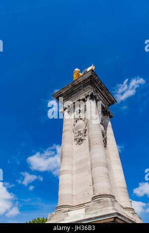 Dettaglio del Pont Alexandre III a Parigi, Francia Foto Stock