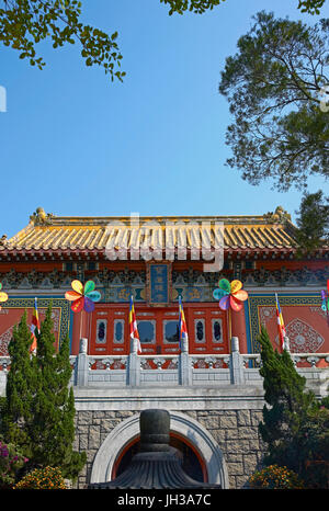 Po Lin monastero buddista situato sulla Ngong Ping Plateau sull'Isola di Lantau, Hong Kong, Cina Foto Stock