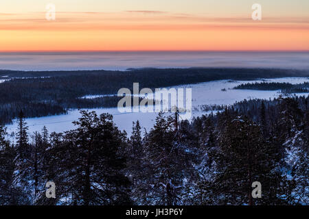 Inverno sunrise in Finlandia Foto Stock