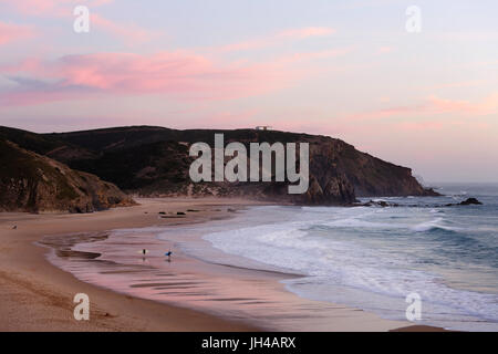 Tramonto a Praia do Amado beach, Algarve, Portogallo. Foto Stock