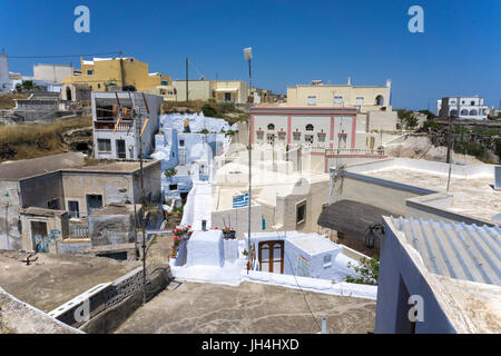 Typische haeuser a Thira, santorin, kykladen, aegaeis, griechenland, mittelmeer, europa | case typivcal a Thira, SANTORINI, CICLADI GRECIA, medi Foto Stock