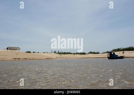 Barca, persone, Parnaíba Delta di Rio Parnaíba, città, Parnaíba, Piauí, Brasile Foto Stock