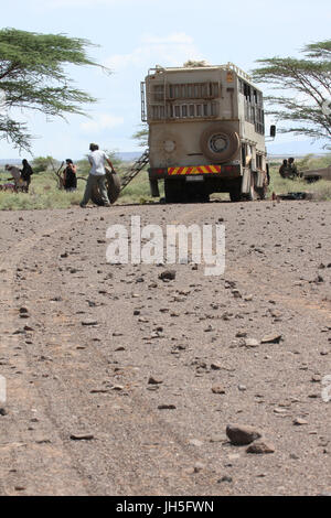 MARSABIT, KENYA - Maggio 17. Turistico a Nairobi al Lago Turkana road, stop nel deserto Chalbi a pochi chilometri da Marsabit nel nord del Kenya in un viaggio su strada da Nairobi al lago Turkana. Credito: David Mbiyu/Alamy Live News Foto Stock