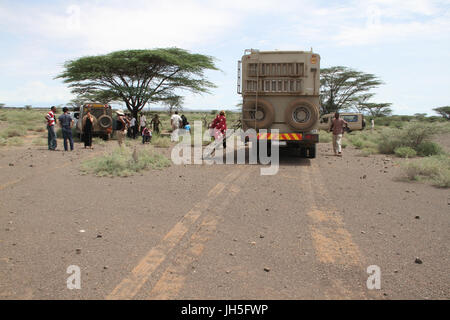 MARSABIT, KENYA - Maggio 17. Turistico a Nairobi al Lago Turkana road, stop nel deserto Chalbi a pochi chilometri da Marsabit nel nord del Kenya. Credito: David Mbiyu/Alamy Live News Foto Stock