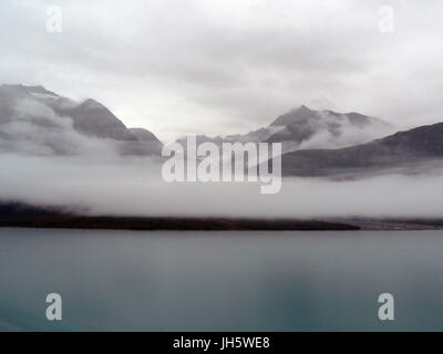 Misty mountain range in Alaska Foto Stock