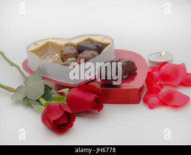 Bella rosa pedali, tè candele ed il palloncino Foto Stock