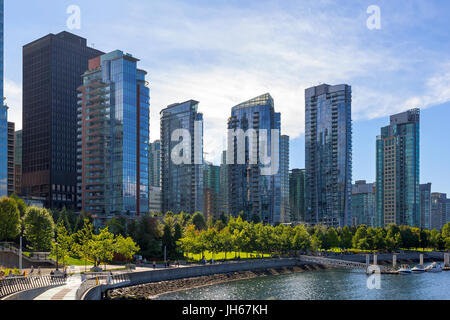 Appartamento condominio che vivono lungo il porto sul lungomare nel centro cittadino di Vancouver British Columbia Canada Foto Stock