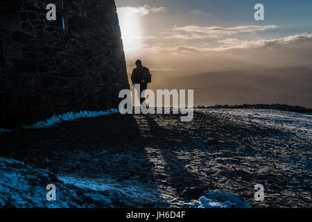 Chi sa che cosa è dietro l'angolo? Foto Stock