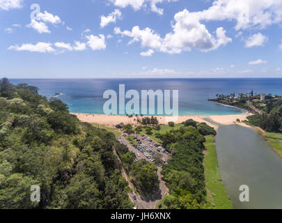 Vista aerea di Waimea Bay e il fiume Foto Stock