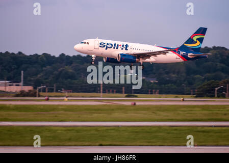 Spirito le compagnie aeree jet del passeggero all'Aeroporto Internazionale Hartsfield-Jackson di Atlanta a Atlanta, Georgia, Stati Uniti d'America. Foto Stock