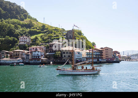 Un norvegese nel porto di Pasajes (Guipuzkoa - Spagna). Bateau de plaisance Norvégien dans le port de Pasajes (Côte Cantabrique - Espagne). Foto Stock