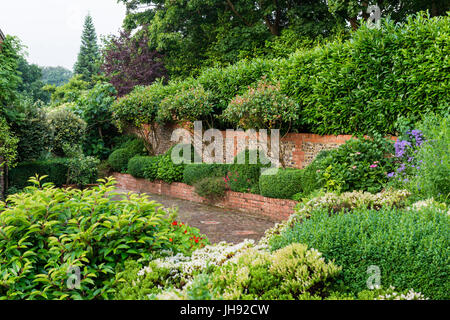 Muri di mattoni nel giardino sul retro Foto Stock