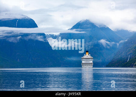 La nave di crociera, crociera su Hardanger fjorden, Norvegia Foto Stock