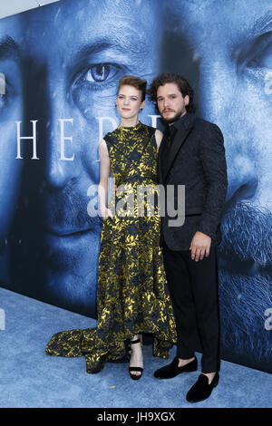 Los Angeles, CA, Stati Uniti d'America. 12 Luglio, 2017. Rose Leslie, Kit Harrington al ''Gioco di troni " Stagione 7 Premiere Screening presso il Walt Disney Concert Hall sulla luglio 12, 2017 a Los Angeles, CA Credito: Kay Blake/ZUMA filo/Alamy Live News Foto Stock