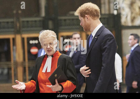 Londra, Regno Unito. 13 Luglio, 2017. Il principe Harry visita all Abbazia di Westminster e un omaggio ai caduti sulla luglio 13, 2017 a Londra. Credit: Jack Abuin/ZUMA filo/Alamy Live News Foto Stock