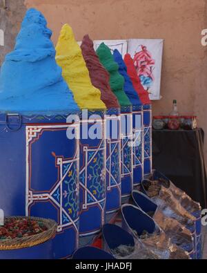 Spezie sul display nel souk di Marrakech, Marocco Foto Stock