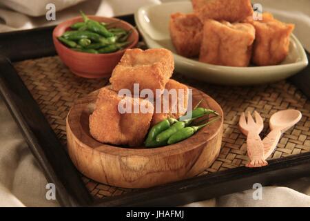 Tahu Goreng Sumedang, croccante tofu da Sumedang, West Java Foto Stock