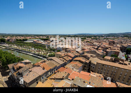 Vista in elevazione dei tetti di narbone città vecchia, Francia. Foto Stock