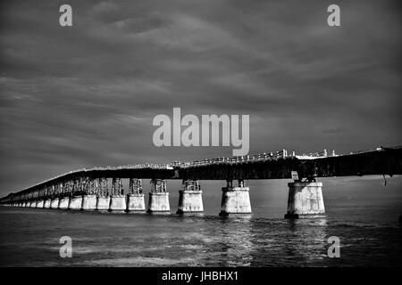 Il vecchio fatiscente U.S. 1 ponte a Key West Foto Stock